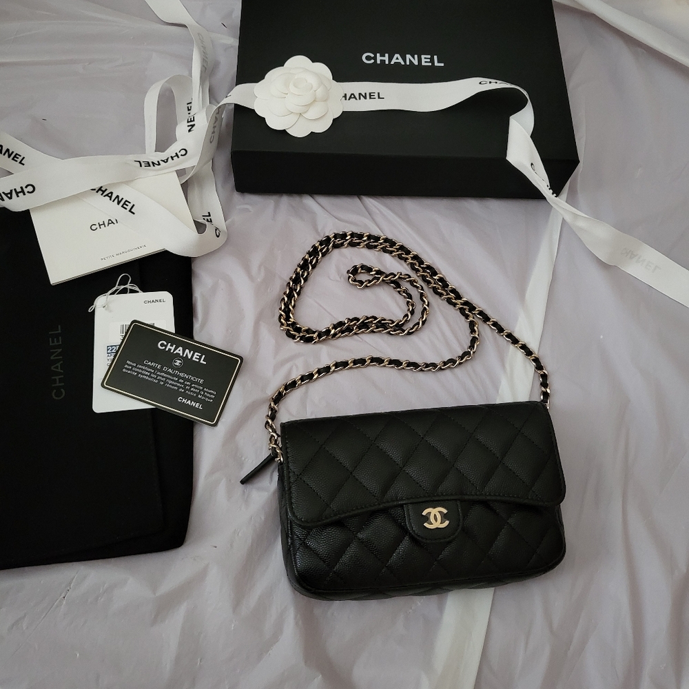 Excellent authentic Chanel black caviar phone holder clutch crossbody bag